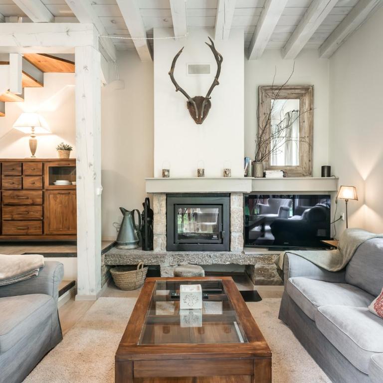 Casa Aneto by Totiaran - Three-Bedroom House - 1