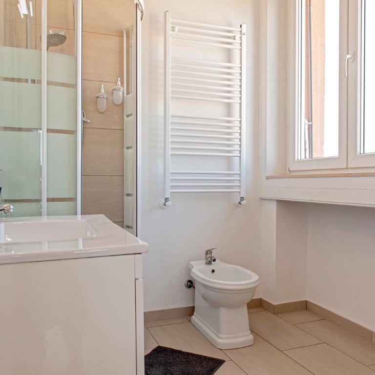 Suite Attico in Centro - Parcheggio Gratuito - Apartment with Balcony - 5