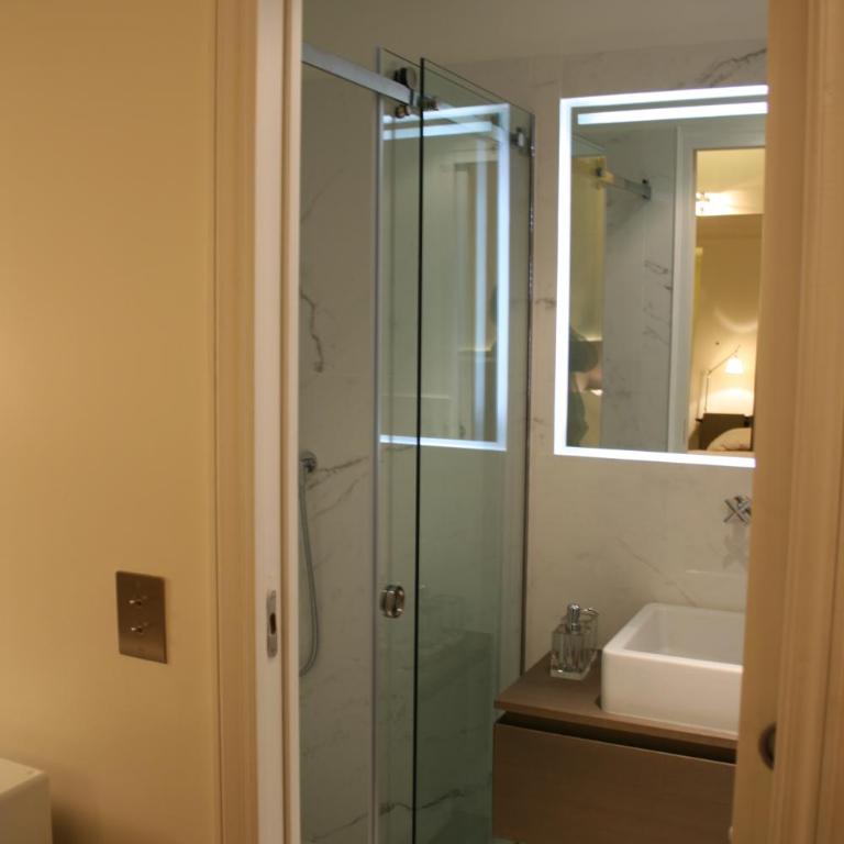 Cirque Deluxe Studio Apartment - Studio - 13