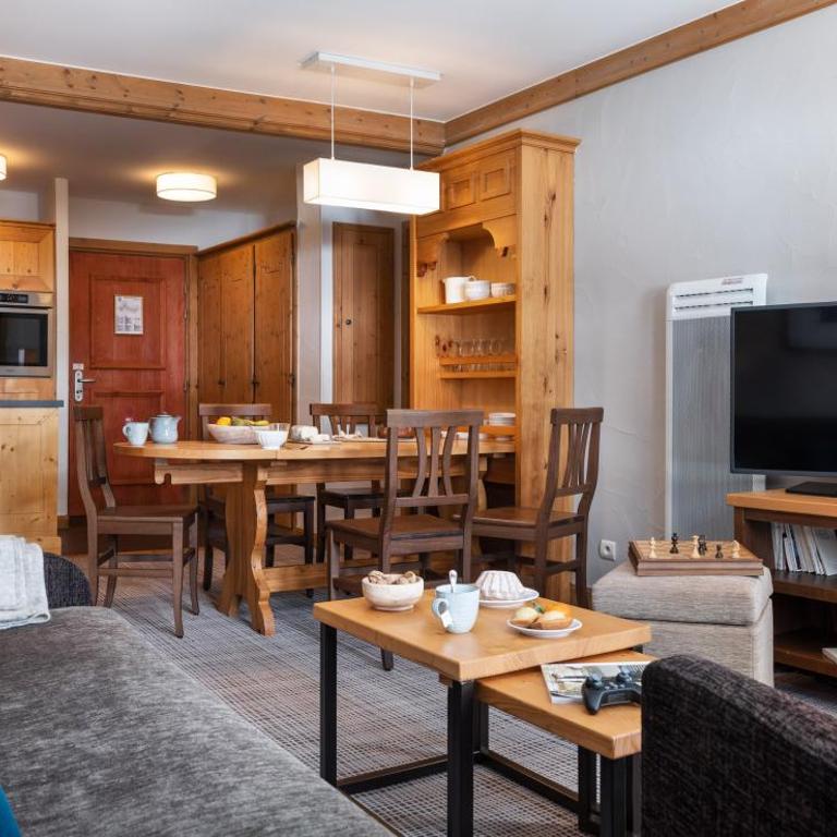 Résidence Pierre & Vacances Premium Arc 1950 Le Village - Appartement Supérieur 2 Chambres - Accès à la Piscine Extérieure (6 Personnes) - 2