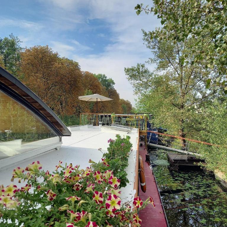 Appartement atypique indépendant sur péniche - Appartement avec Terrasse - 56