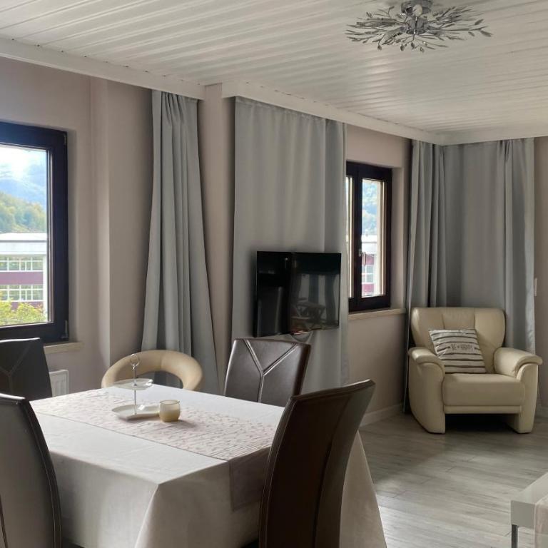 Bad Ischl - Central & Quiet Apartment - Apartment mit 2 Schlafzimmern und Terrasse - 4