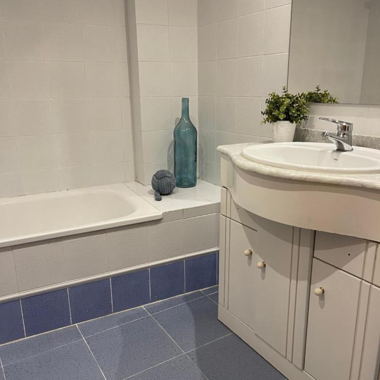 UIM Mediterraneo Claveles Wifi - Apartamento de 3 dormitorios - 10