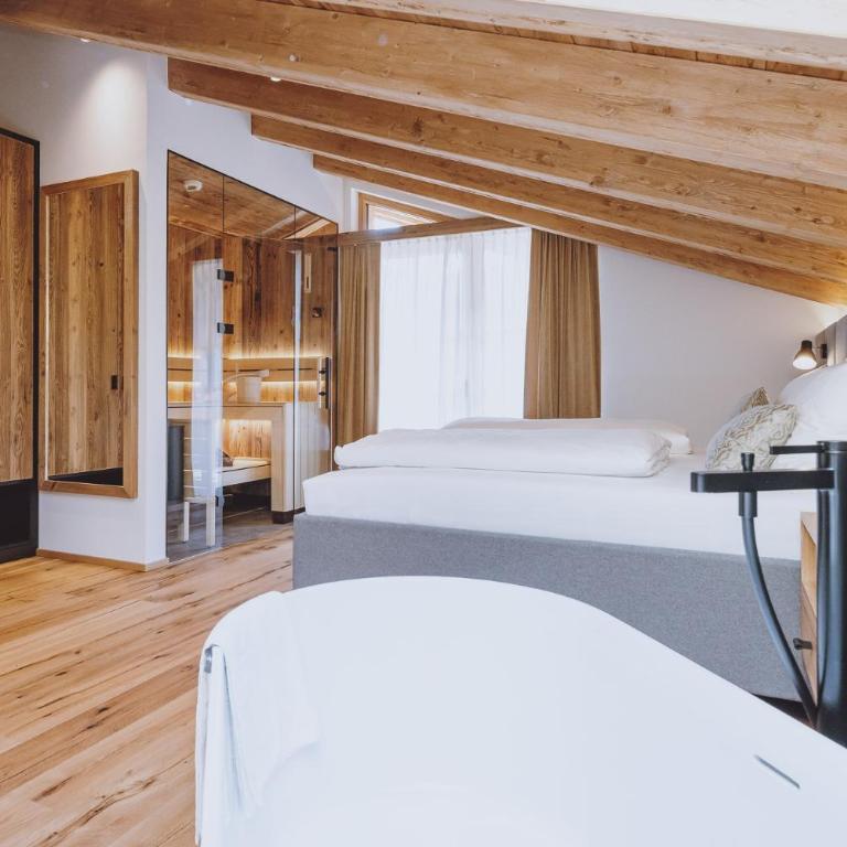 ZAGLGUT Premium Hotel & Chalets, Zell am See-Kaprun - Wellness & Infinity Pool, Air Conditioning, Panoramic Views & Summer Card Included - Superior Panorama Suite mit Sauna und Badewanne - 5