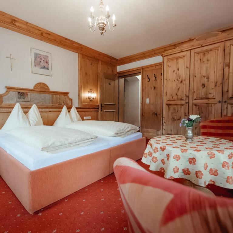 Zimmer & Ferienwohnungen Dandler - Doppelzimmer mit Balkon - 1