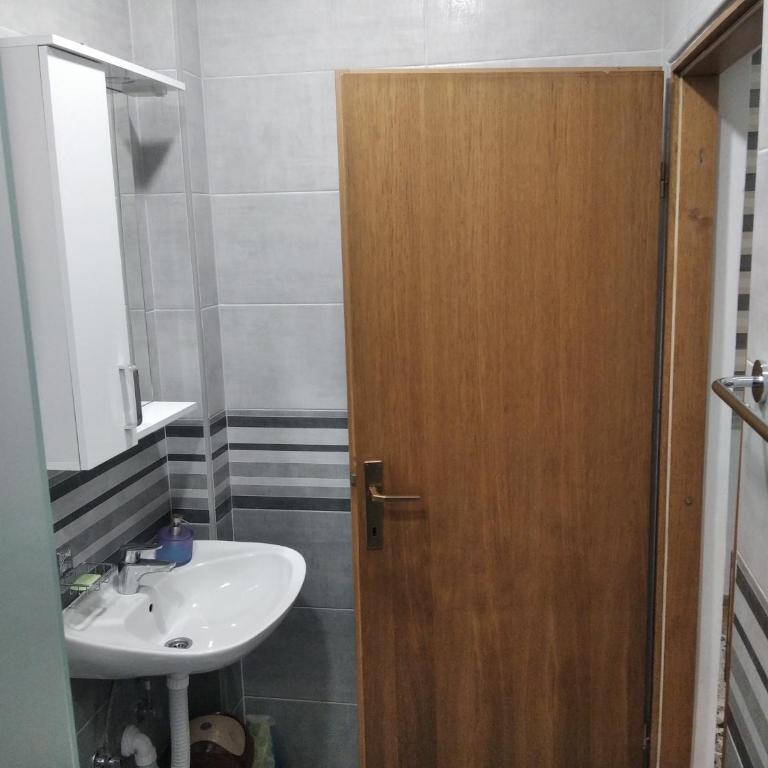 Villa Old Town - Dvokrevetna Soba sa Bračnim Krevetom i Sopstvenim Kupatilom - Suteren - 8