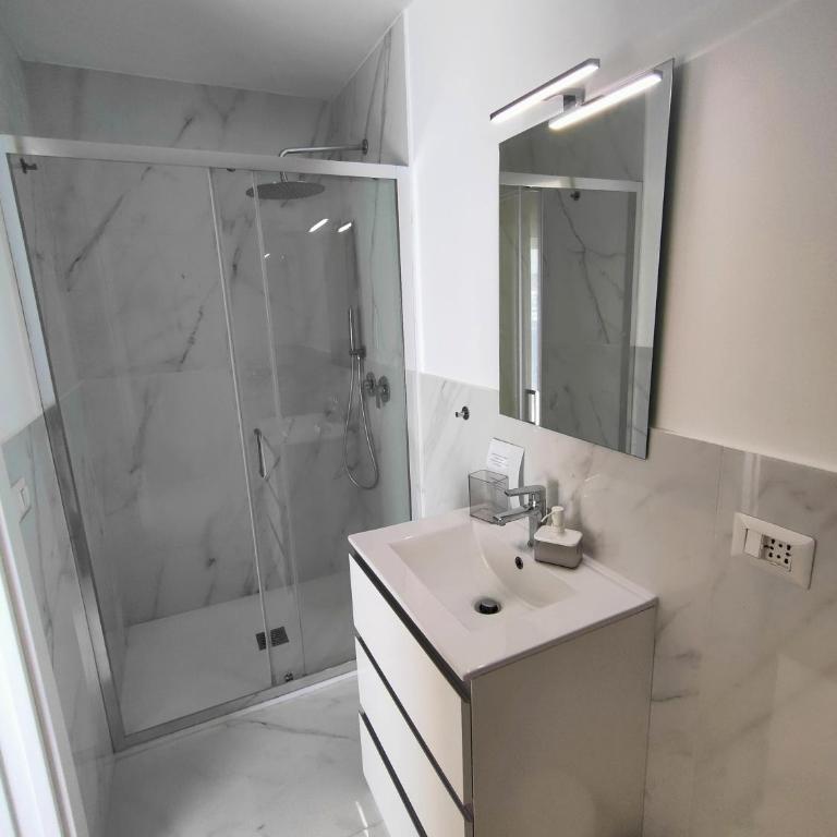 Flavi Home B&B - Deluxe Single Room with Balcony - 7