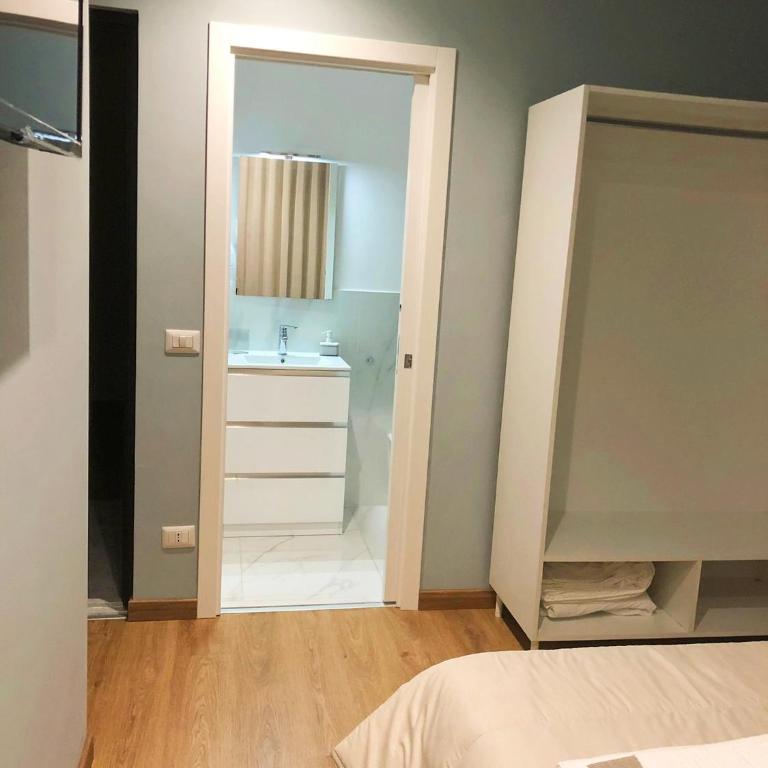 Flavi Home B&B - Deluxe Single Room with Balcony - 6