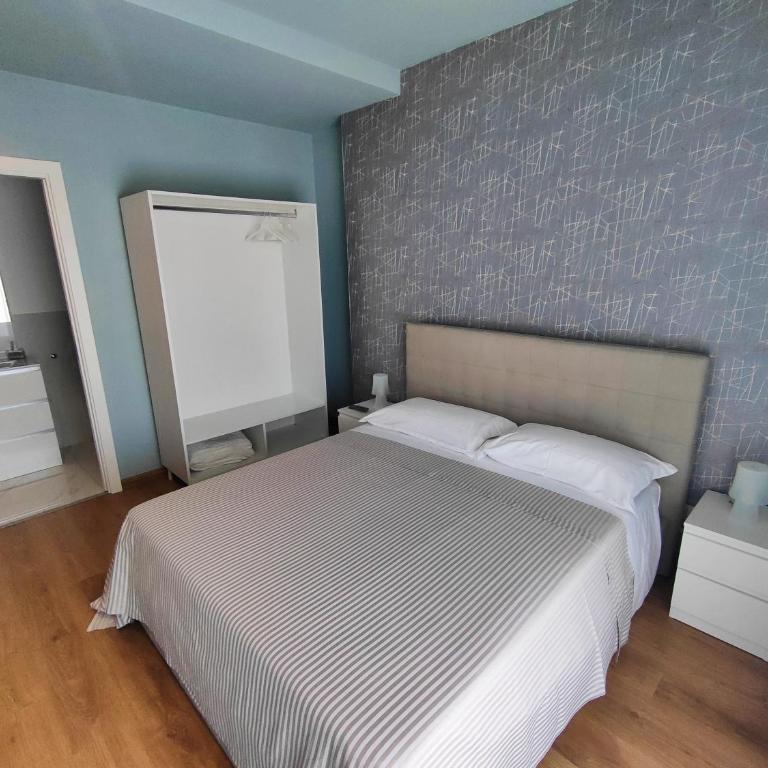 Flavi Home B&B - Deluxe Single Room with Balcony - 10