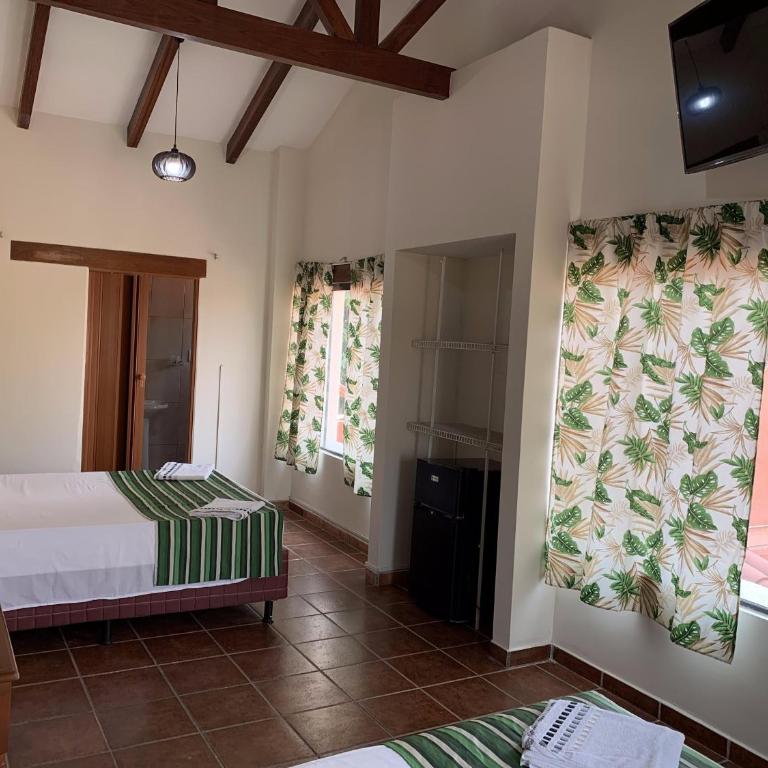 Lili's Hostel - Quadruple Room with Garden View - 5