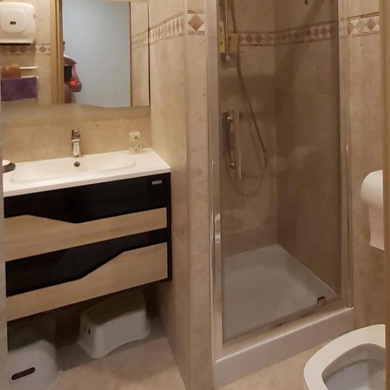 "La Colombe sous les Oliviers" Gîte jusqu'à 4 personnes - 75m2 - Sur Boooking - Rez de jardin Piscine Vue mer et lac - Casa Vacanze - 29