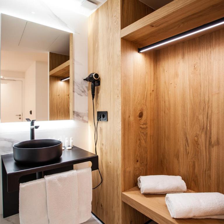 Hotel Plaza Obradoiro by Bossh! Hotels - Standard Family Room - 7