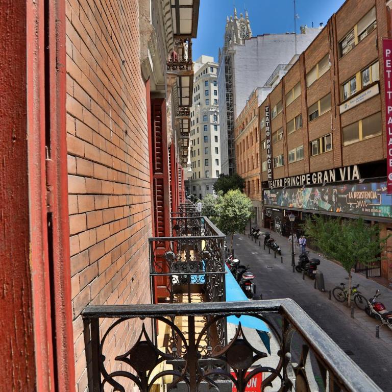 Gran Vía. Salud. Puerta del Sol. Callao. - Three-Bedroom Apartment - 7