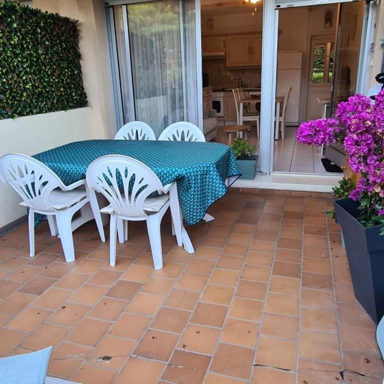 Le Tamaya plage Charmant T2 en rez de jardin A 2 pas d une belle plage de toutes commodités et centre ville port - Appartement 1 Chambre - 9