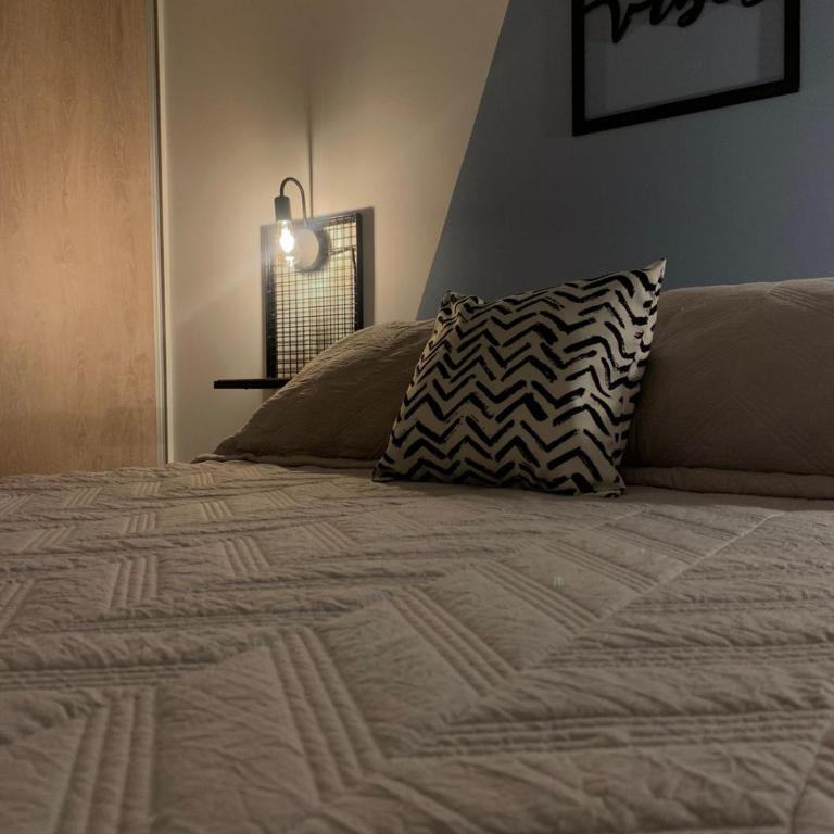 Pellegrini Apartments Mendoza !! Estupendos Departamentos con Cochera Privada cercanos a Parque Gral San Martin - Apartamento de 1 dormitorio con balcón y vistas a la montaña - 3