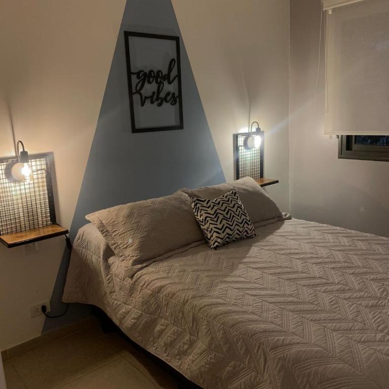 Pellegrini Apartments Mendoza !! Estupendos Departamentos con Cochera Privada cercanos a Parque Gral San Martin - Apartamento de 1 dormitorio con balcón y vistas a la montaña - 1