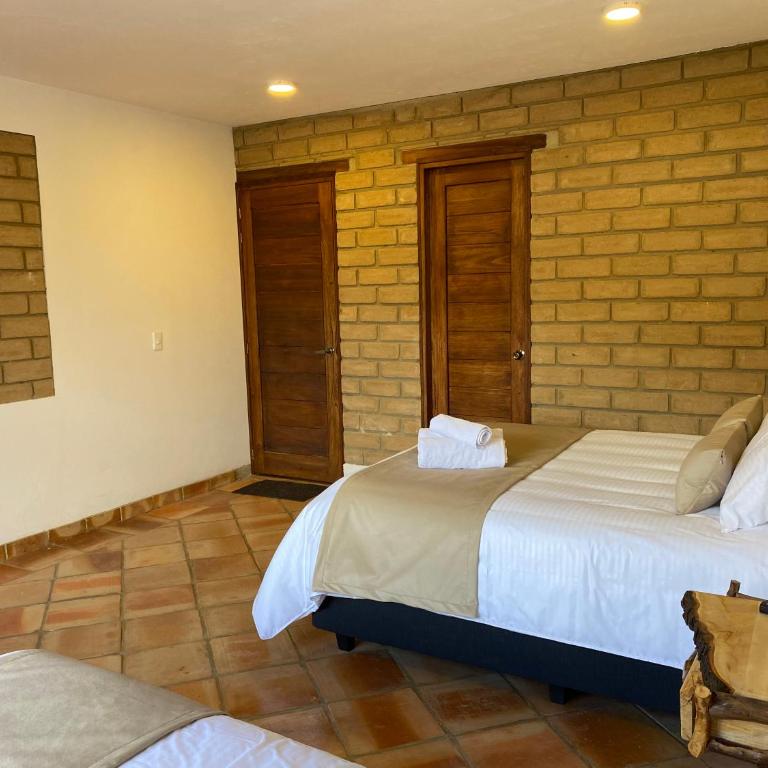 Hotel Alandalus - Deluxe Triple Room - 6