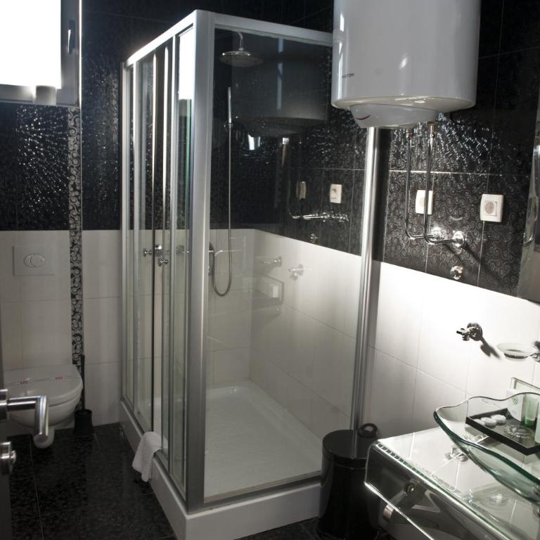 Hotel Crnogorska Kuća - Economy Twin Room - 3