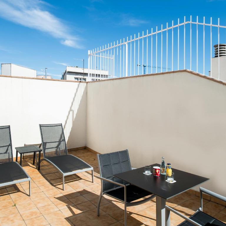 Catalonia Born - Double Room with Terrace - 4