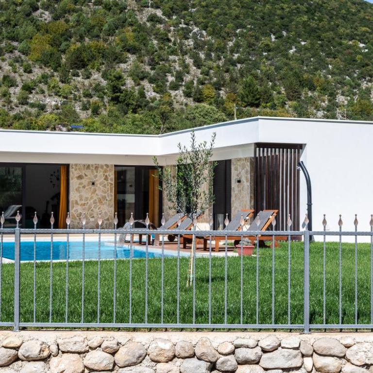 Villa Nera - Etwa - Three-Bedroom Villa - 43