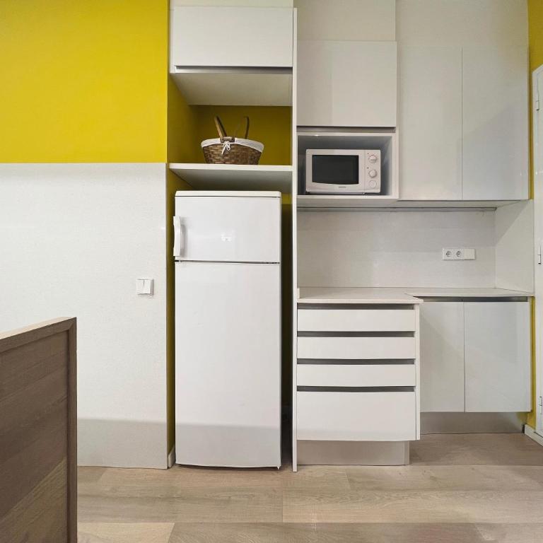Stay U-nique Apartments Sants - Three-Bedroom Apartment - 18