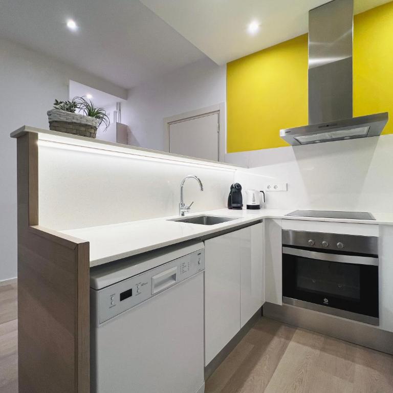 Stay U-nique Apartments Sants - Three-Bedroom Apartment - 10