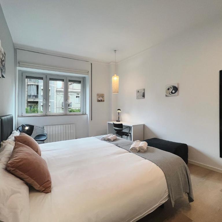 Stay U-nique Apartments Sants - Three-Bedroom Apartment - 23