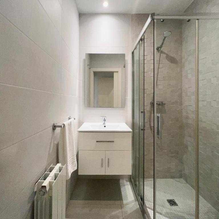 Stay U-nique Apartments Sants - Three-Bedroom Apartment - 5