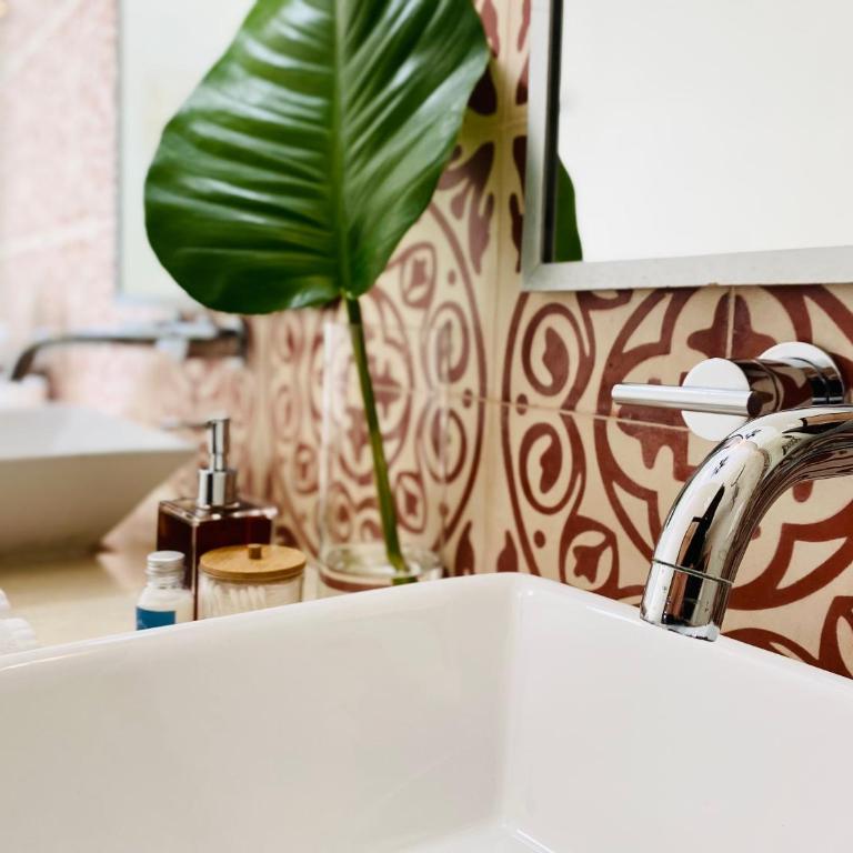 The Diplomat Boutique Hotel - Classic Suite - 2
