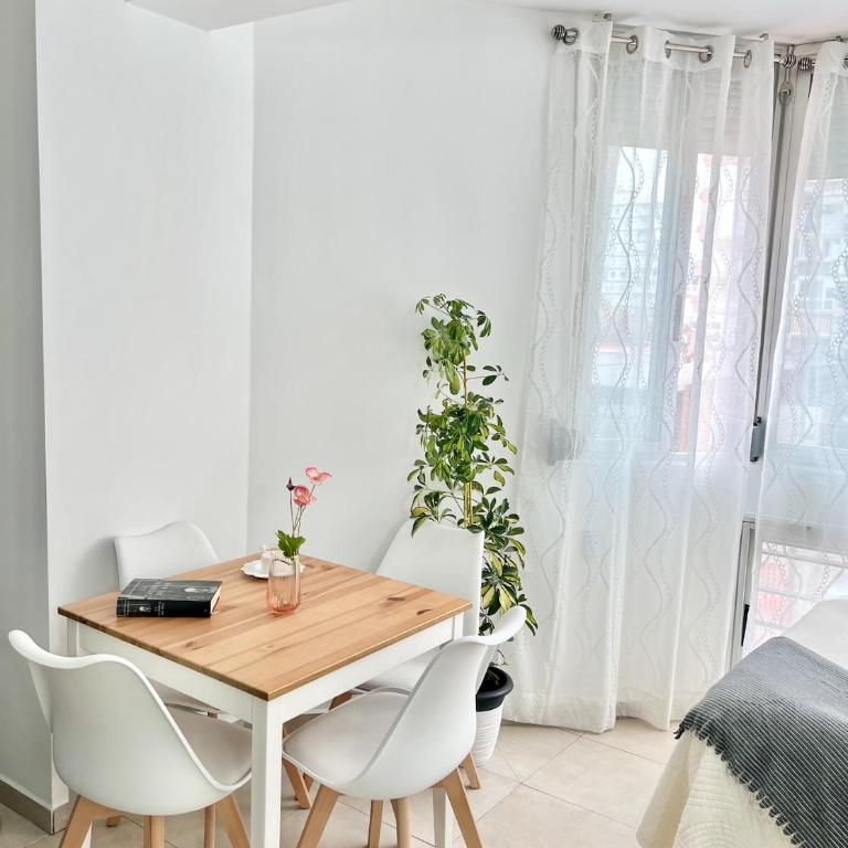 PRECIOSO ESTUDIO CON PISCINA, JUNTO A LA PLAYA - One-Bedroom Apartment - 9