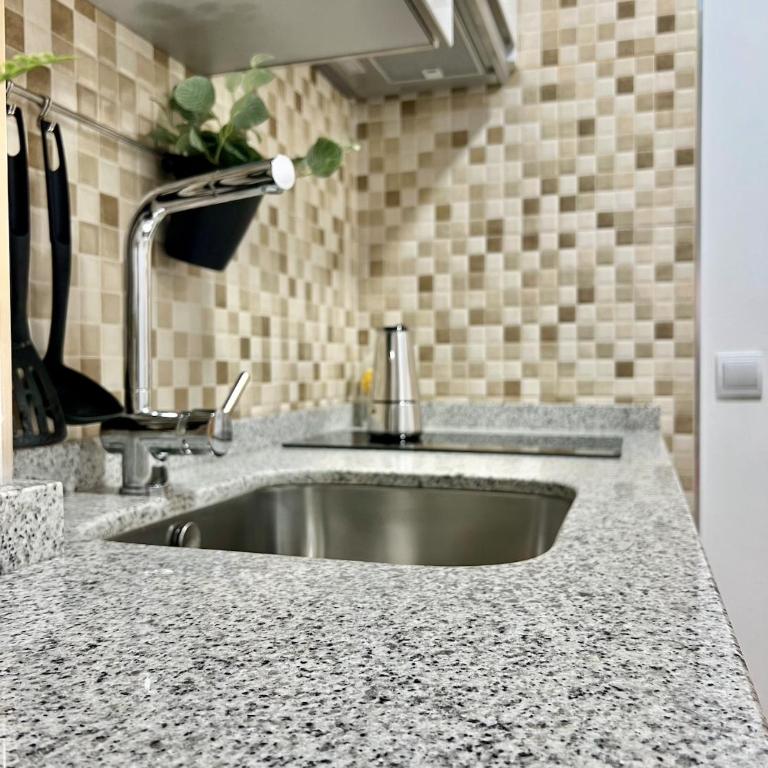 PRECIOSO ESTUDIO CON PISCINA, JUNTO A LA PLAYA - One-Bedroom Apartment - 11