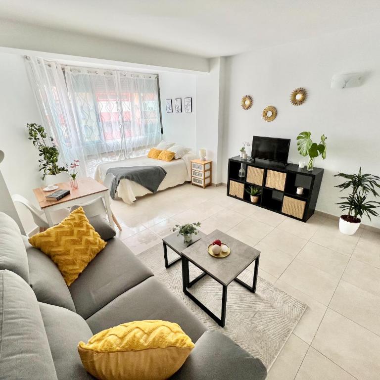 PRECIOSO ESTUDIO CON PISCINA, JUNTO A LA PLAYA - One-Bedroom Apartment - 2