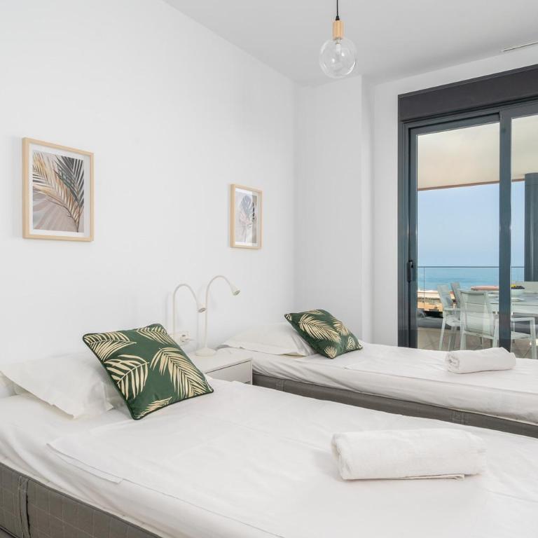 Stunning flat Gym&pool by Costarentals - Ref 130 - Three-Bedroom Apartment - 7
