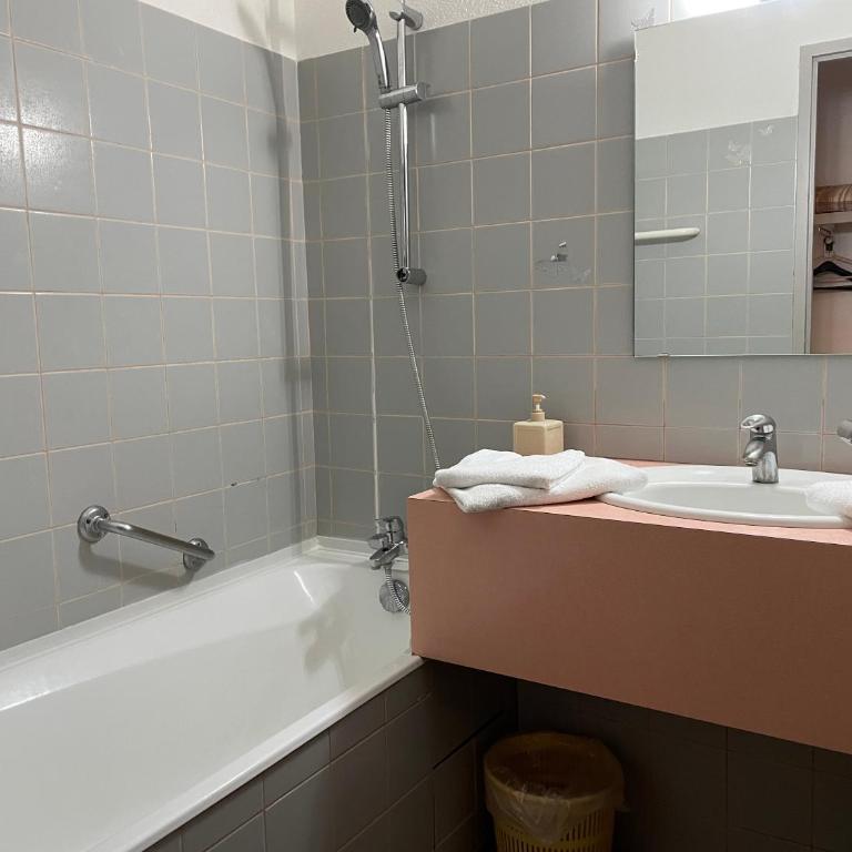 L'EMBLEME - BOUTIQUE HOTEL - Chambre Deluxe avec 2 Lits Doubles - 7