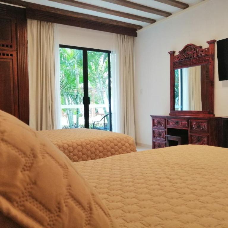 Casa San Roque Valladolid - Habitación Doble Superior - 2 camas dobles - 2