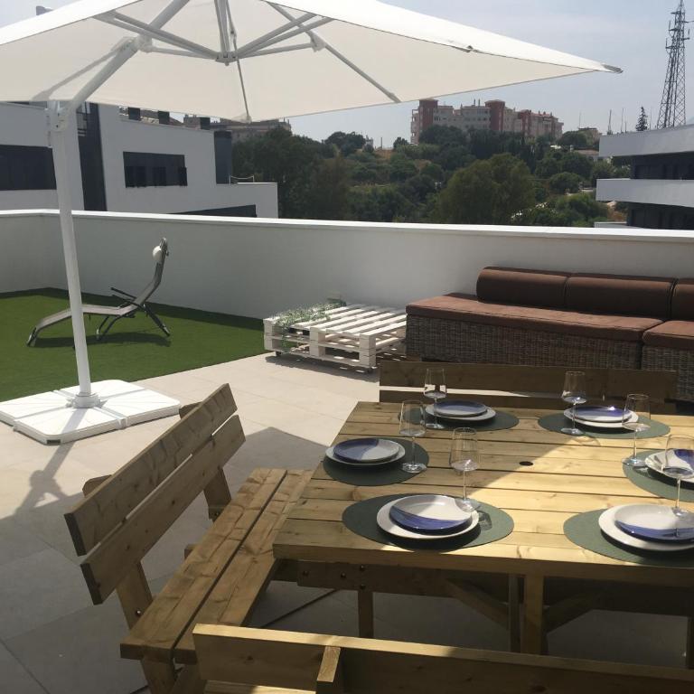 central bright apartment, community pool and own private pool on splendid terrace, garage, beach 900m, mountains 200m - Apartamento de 2 dormitorios - 8
