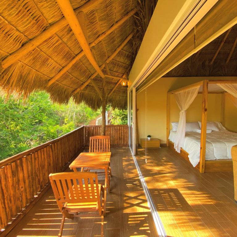 Palm Valley Cabins - Deluxe Family Room - 6