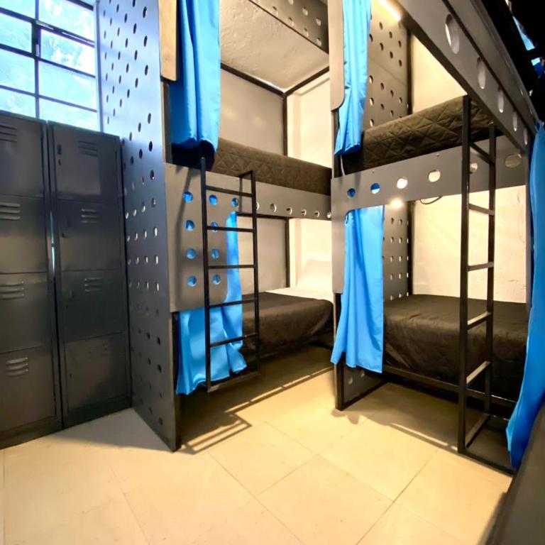 ROOMIES HOSTEL Parque México - Bed in 6-Bed Dormitory Room - 1