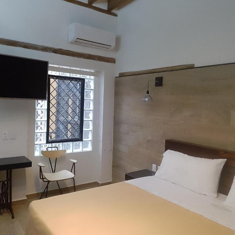 Hotel Sonno Plaza Allende - Deluxe Room - 3