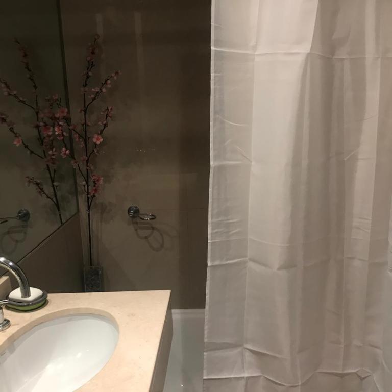 Amplio ambiente y medio luminoso c pileta en el edificio para 4 personas con cama doble y un sillón cama también doble - Apartamento de 1 dormitorio - 7
