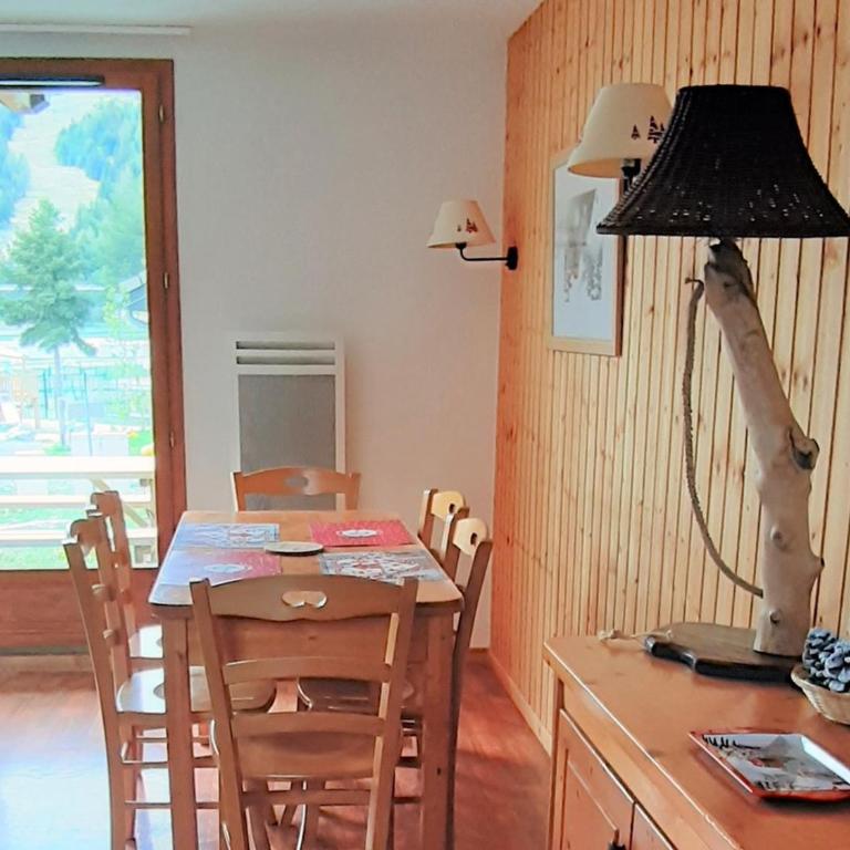 Chalet 3 pièces, terrasse, jeux, proche pistes - FR-1-504-634 - Chalet - 2