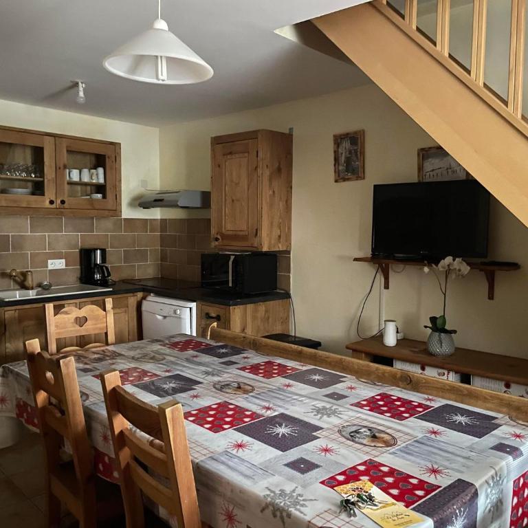 Deux appartements individuels de 8 personne à 200 mètres des remontées mécaniques au centre du village - Maison de Ville 3 Chambres - 2