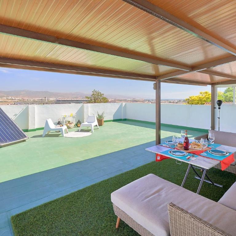 PENTHOUSE NEAR BEACH AND MALAGA TOWN also monthly hire and long term RENTAL CAR AVAILABLE - Casa de 3 dormitorios - 3