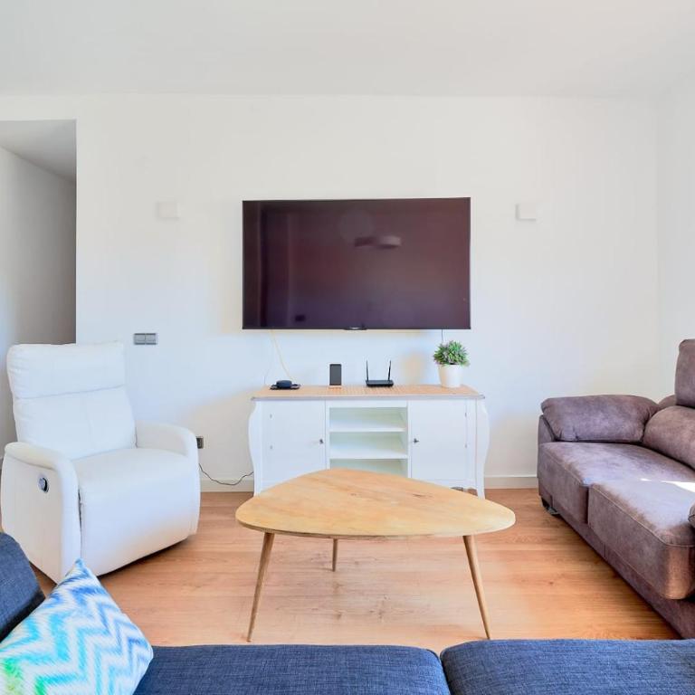 PENTHOUSE NEAR BEACH AND MALAGA TOWN also monthly hire and long term RENTAL CAR AVAILABLE - Casa de 3 dormitorios - 6