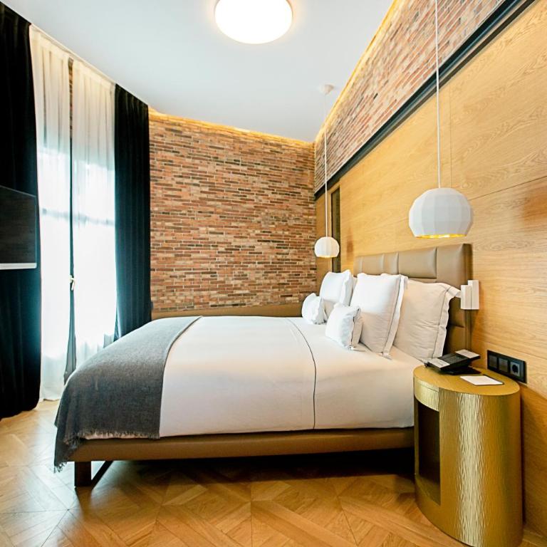 Monument Hotel - Penthouse Suite - 13