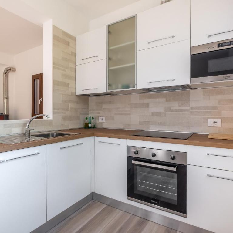 GuestHost - Scuole CEMM San Vito Apartment with parking - Two-Bedroom Apartment - 19