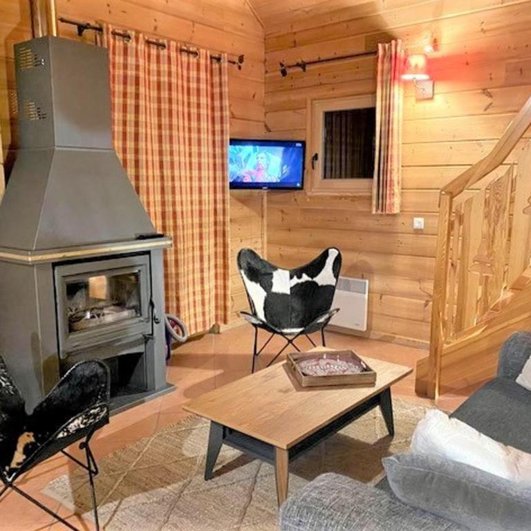 Chalet 5 pièces avec terrasse et parking - FR-1-504-624 - Chalet - 1