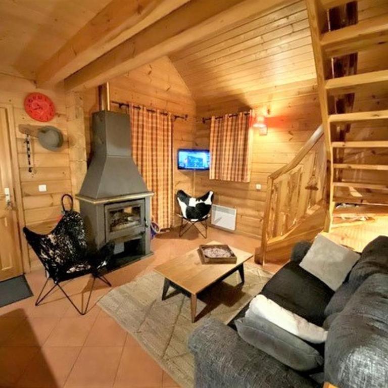 Chalet 5 pièces avec terrasse et parking - FR-1-504-624 - Chalet - 2