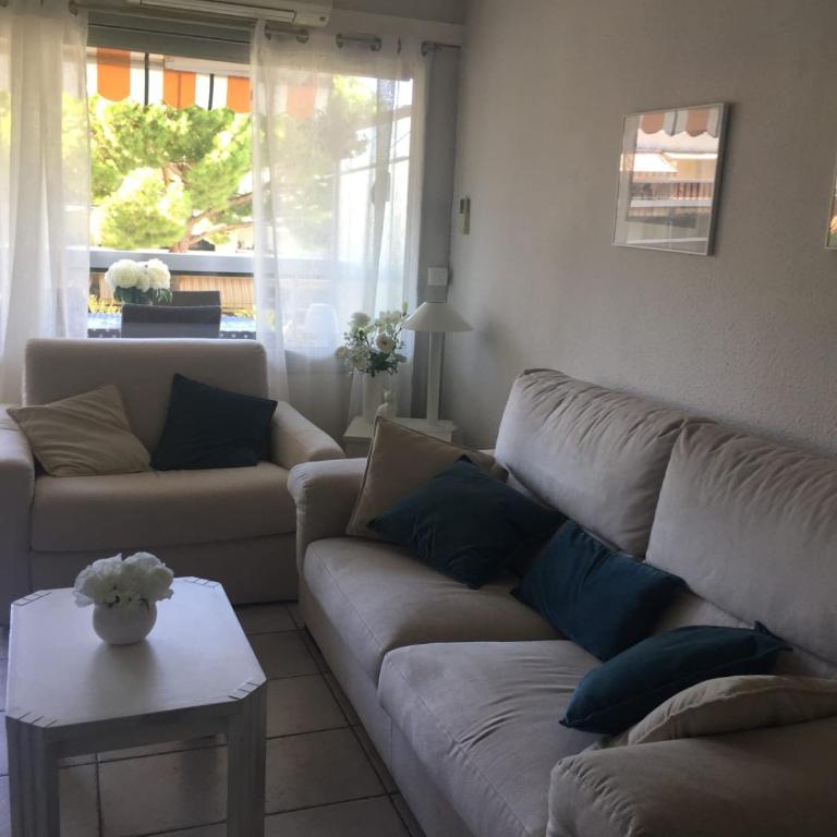 Nice 36 m with balcony and pool near beaches - Appartement - 3
