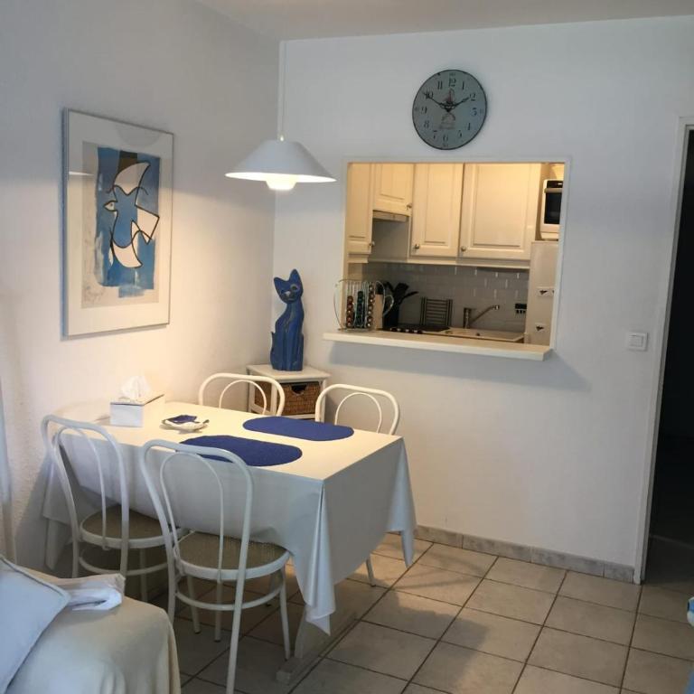 Nice 36 m with balcony and pool near beaches - Appartement - 4